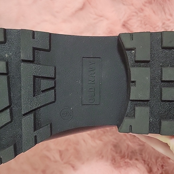 Black size 9 Chelsea boots. - Picture 4 of 4